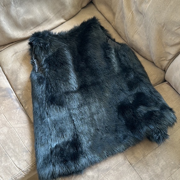 BEBE Faux Fur Vest 🔥🖤 - Picture 5 of 6